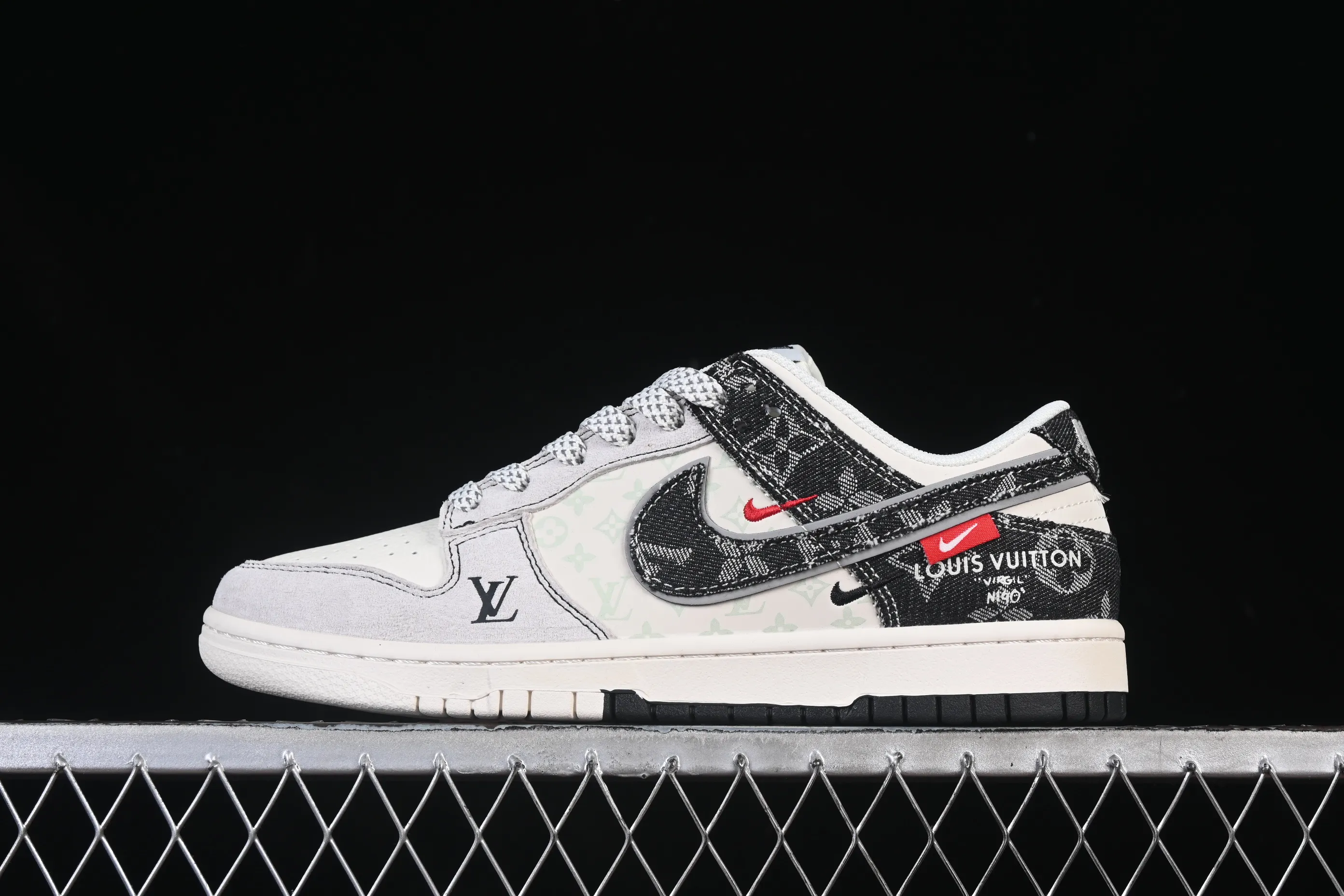 All Categories Nk SB Dunk Series Nk SB Dunk Low High-end Customized Low-top Shoes Nike SB Dunk Low LV Co-branded Zhubahei Denim Anniversary High-end Customized Low-top Casual Shoes YX5066-382
